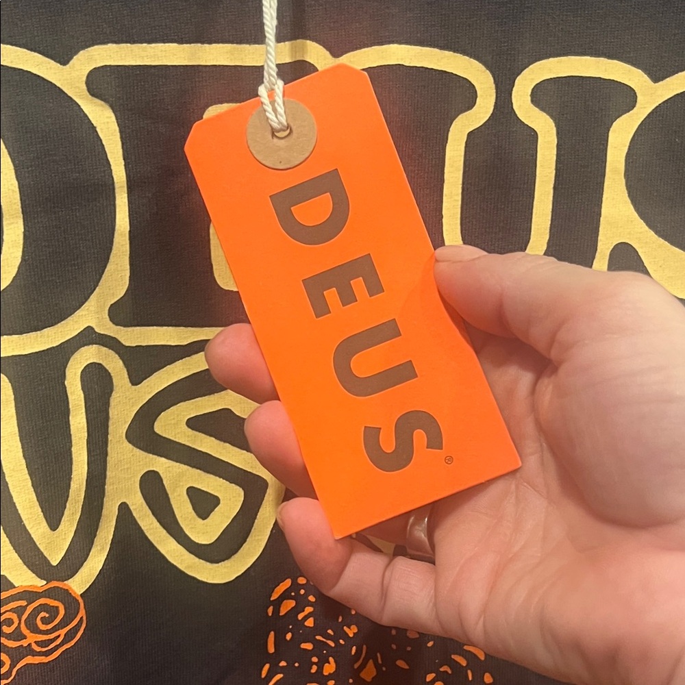 NWT- DEUS Customs Brown Graphic Tee - Picture 5 of 8
